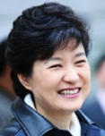 박근혜 한나라당 비상대책위원장이 대학입시의 근복적인 개선책을 검토하고 있는 것으로 알려졌다. 박근혜 한나라당 비대위원장은 대학입시제도를 대학수학능력시험 위주로 단순화하는 교육정책을 올해 논술과 면접의 당락 결정에 대한 영향력을 최소화하는 방안을 총선과 대선에서 공약으로 검토하는 것으로 알려지고 있다.