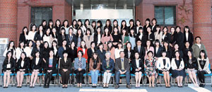 동국대 경주캠퍼스 간호학과 교수 및 학생들.