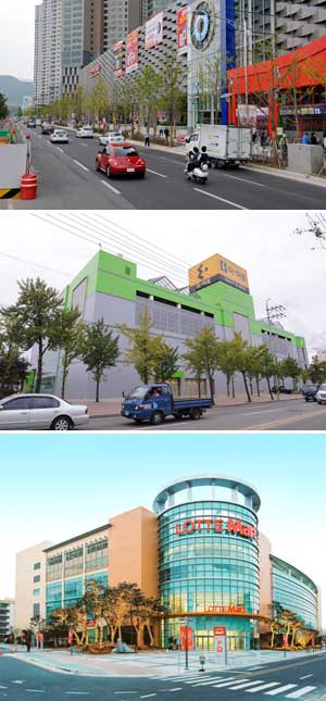 유통산업발전법에 따라 대형마트와 기업형 슈퍼마켓의 영업제한이 내달부터 시행되지만 대구는 아직까지 타 대도시에 비해 시장성이 양호해 대형마트들의 대구 공략이 계속되고 있다. 매일신문 자료사진