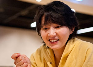 맑은 영혼의 소유자이지만 언뜻언뜻 슬픔도 엿볼 수 있는 강지민의 얼굴.