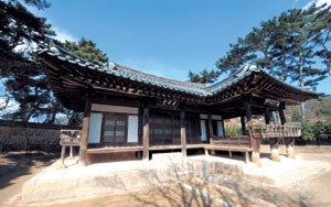 살림을 털어 1만 권의 책을 모은 문영박이 1910년 광거당을 지은 후 큰 서고인 