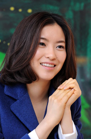 김부겸 의원의 둘째 딸인 탤런트 윤세인 씨가 11일 한 카페에서 아버지를 돕고 싶은 본인의 마음을 고백했다. 정운철기자 woon@msnet.co.kr