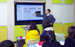 각 학교에서 신문 활용 교육(NIE)이 자리를 잡아 가고 있는 가운데 이 프로그램을 온라인에서 보다 편리하게 활용할 수 있는 