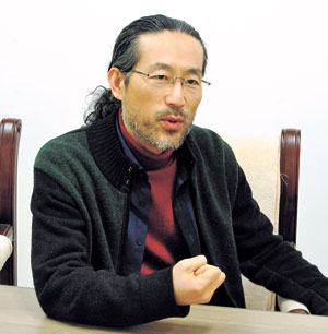 ▲대구시립극단 예술감독에 재위촉된 이국희 감독은 앞으로의 2년을 단원 창작 시도 등 새로운 실험을 통해 시립극단의 레퍼토리를 완숙시키는 시기로 만들 것이라고 밝혔다.