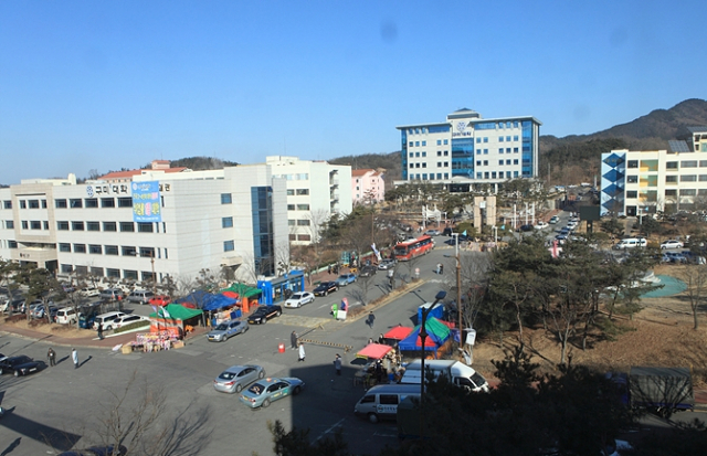 경북산학융합본부에는 ㈜삼성전자, ㈜LGPDP, ㈜이주, ㈜삼성금속 4개 기업과 금오공과대학, 경운대학, 구미대학, 영진전문대학(칠곡) 4개 대학이 참가해 공동 컨소시엄을 형성하고 있다.