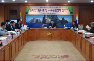 경북도는 2013년도 농림수산사업 예산안을 수립하고자 농어업＆#8228;농어촌 및 식품산업정책심의회를 개최하여 총 1조3,985억원을 심의＆#8228;확정하고 관련부처에 예산반영을 요청했다.