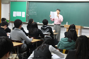달성군청이 달성인재 양성스쿨 운영을 통해 지역 인재 양성에 나서고 있다. 지난달 29일 오후 현풍고에서 열린 수업 모습.