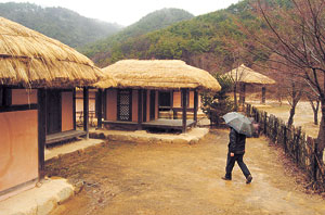 낙동강과 마주한 비봉산 자락에 드라마 