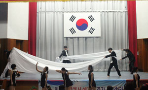 (재)안용복재단과 매일신문사는 3일 울릉도 현지 군민회관에서 