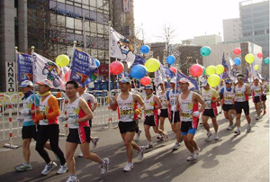 대구시청 마라톤클럽 회원들이 지난해 4월 10일 열린 대구 국제마라톤대회에 참가해 함께 달리며 대구를 홍보하고 있다. 대구시청 제공
