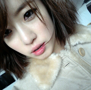 은정 눈밭 셀카 