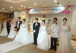 구미지역 다문화부부 5쌍은 23일 구미파크호텔에서 백년가약을 맺고 행복하게 살아갈 것을 약속했다. 구미