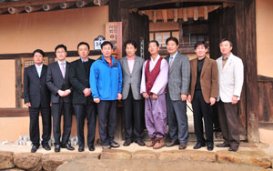 사단법인 이몽룡(성이성) 기념사업회는 이달 21일 봉화군 물야면 가평리 계서당(성이성 종손 고택)에서 현판식을 갖고 활동을 시작했다. 봉화