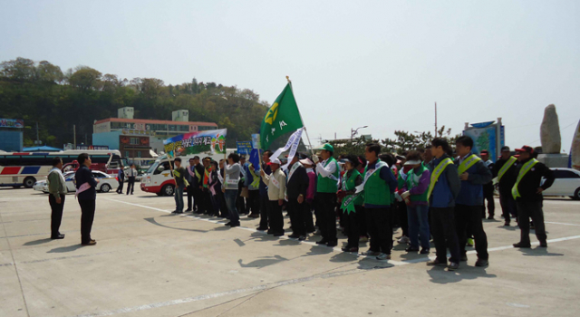 울진군 후포면은 23일 후포면사무소에서 후포면 관내 기관·사회 단체장 및 사회단체 회원 150여명이 모여 범군민 스마트 울진운동 친절·질서·청결 3대과제 실천과 산불예방계도 결의대회를 개최했다.