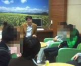 수성경찰서 이춘호 경위가 일진회 학생들에게 학교 폭력의 심각성에 대해 얘기하고 있다. 수성경찰서 제공