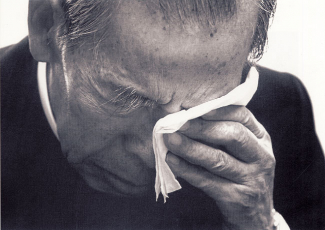 추기경의 눈물=2005년 성탄을 한 주 앞두고 추기경은 황우석 교수의 배아줄기세포 논문 조작 소식을 듣고 굵은 눈물을 떨어뜨렸다. 어머니가 돌아가셨을 때도 울지 않았던 추기경은 이날 