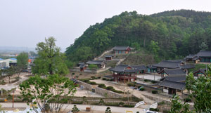 조옹대에서 바라본 임고서원.