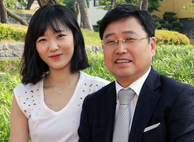 올해 대구은행 대졸신입사원 공채에 합격한 구미대 호텔관광학과 졸업생 김도향 씨가 모교를 방문해 취업을 위해 애쓰시는 교수님께 감사드린다는 말을 전했다.