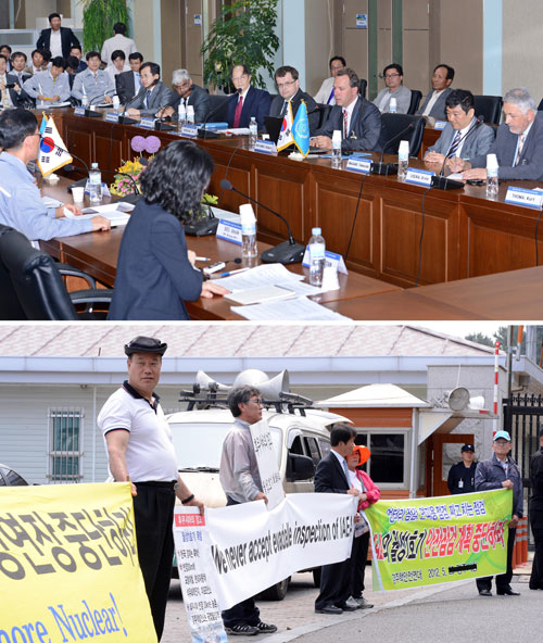경주 월성원전 1호기에 대한 국제원자력기구(IAEA)의 안전점검이 시작된 가운데 29일 7명으로 구성된 국제원전 안전점검팀이 월성원자력본부 회의실에서 안전성 평가와 수명 평가 등을 하고 있다. 평가가 진행되는 동안 경주핵안전연대 등 시민환경단체 회원들이 플래카드를 들고 원자력 발전업계의 이익을 대변하는 IAEA의 안전성 점검 중단을 요구하며 시위(사진 아래)를 하고 있다. 정운철기자 woon@msnet.co.kr