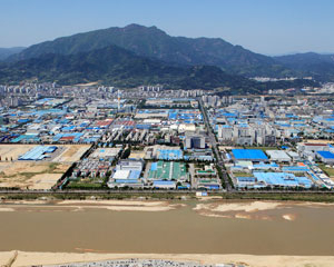 구조고도화사업이 한창인 구미 국가산업1단지 전경.