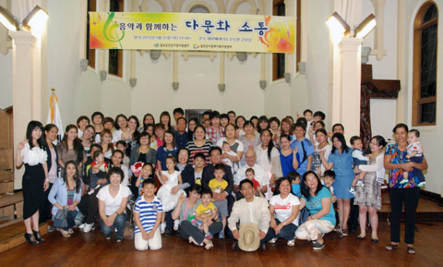 칠곡군다문화가족지원센터와 칠곡군건강가정지원센터는 지난달 31일 왜관 성베네딕도 수도원에서 