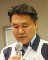 제6회 대구국제뮤지컬페스티벌 딤프지기 단장을 맡은 대경대 유진선 총장이 봉사선언문을 낭독하고 있다.
