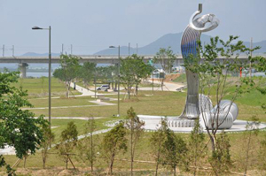 칠곡군은 칠곡보 개통과 함께 칠곡보 주변을 주민 생활편의 공간으로 활용하기 위해 일제정비 한다.