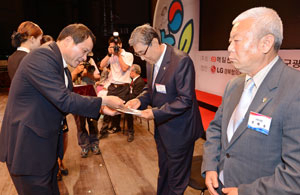 13일 열린 2012 매일보훈대상 시상식에서 최정호, 고덕수 씨 등 대구경북에서 5개 부문, 10명이 상을 받았다. 정운철기자 woon@msnet.co.kr