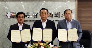 경북도와 칠곡군은 14일 칠곡상공회의소 대회의실에서 김관용 경상북도지사, 백선기 칠곡군수와 입주 투자 (주)지에스산업개발 등 14개업체 대표, 도의원, 군의원, 지역인사 등이 참석한 가운데 