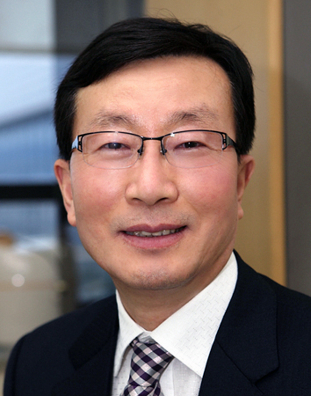 칠곡군은 정연대(59) 칠곡군 기획감사실장이 38년간의 공직생활을 마감하고 30일 명예퇴임할 예정이라고 25일 밝혔다.