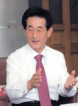 ▲취임 2주년을 맞은 이영우 경북도교육감은 25일 그 동안의 정책 추진 성과를 설명하고 향후 추진 과제를 밝혔다.