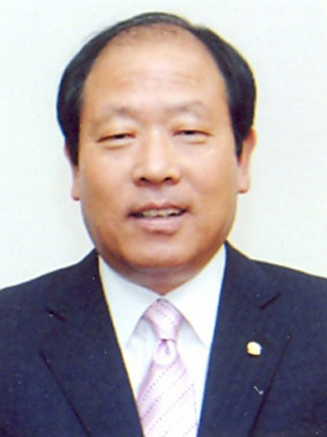 달성군 이우순(59세) 부군수가 29일 군청 대회의실에서 명예퇴임식을 갖고, 39년간의 공직생활을 마감한다.