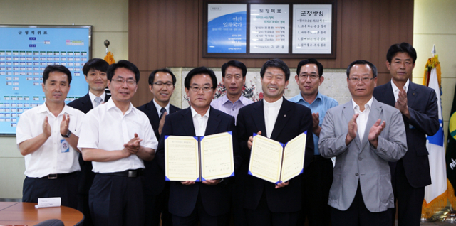 칠곡군(군수 백선기)은 3일 칠곡군청에서 칠곡시니어클럽과 지역 노인일자리전담기관운영을 위한 상호 업무협약을 체결했다.