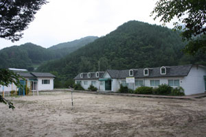 강원도 교육청 소속 학교였지만 경상도 학생들이 다니던 조제분교. 지금은 폐교됐다.