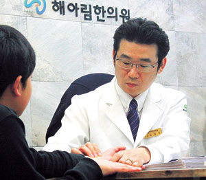 한국인의 문화적 특성에서 비롯된 화병. 최근 들어 화병의 발병 연령이 점차 낮아지고 있다.