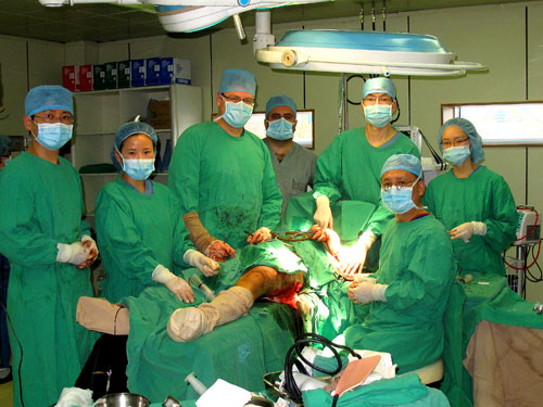 손뿐만 아니라 발과 관절분야로 진료영역을 넓히고 있는 더블유병원에는 뛰어난 수술 기법을 배우기 위해 러시아 등 세계 각국에서 의사들이 찾아오고 있다.