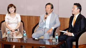 아산나눔재단이 25일 울산대학교 산학협동관에서 마련한 제1회 정주영 창업경진대회 울산지역 예선에서 정몽준 의원이 창업을 준비하는 청년들과 토크 콘서트를 하고 있다.