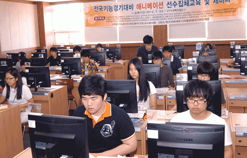 올 가을 대구에서 열릴 전국기능경기대회를 앞두고, 애니메이션·웹디자인·제품디자인 분야 전국 시·도 대표들이 영진전문대학에서 마무리 훈련에 열중하고 있다.