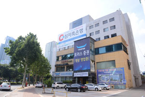 대구 수성구 범어네거리 뉴영남호텔이 철거되고 31층 규모의 비즈니스호텔 건립이 추진된다. 정운철기자 woon@msnet.co.kr