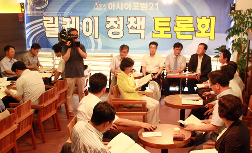 중견 언론인 모임인 (사)아시아포럼21은 2일 