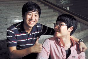 학창시절 동안 모범적인 스펙(Spec)을 쌓고, 평균적인 대학생 수준에 비해 한발 앞서가고 있는 취업준비생 이병철(24)·이승훈(25) 씨.