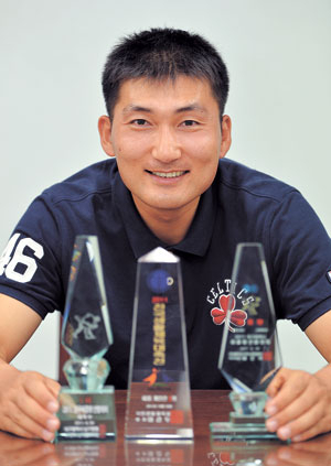 타인들과 차별화되는 스펙으로 경찰 공무원 시험에서 면접관의 호감을 산 이현욱(28) 씨. 열심히 배운 씨름이 자신의 인생길에 효자 노릇을 톡톡히 했다.