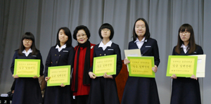 경북여고 동문장학회는 올해 3월 우수입학장학생 5명에게 100만원씩 장학금을 수여했다.