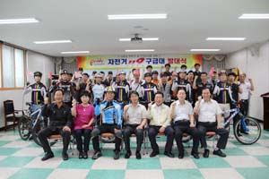 구미소방서가 최근 발족한 119 자전거 구급대원들이 신속하고 원활한 구조활동을 다짐하는 파이팅을 외치고 있다.