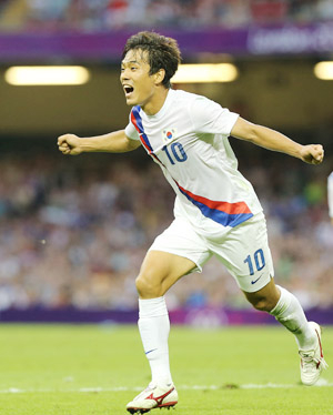 박주영이 2012-2013 시즌 1년임대로 스페인 프리메라리가 셀타 비고에서 뛰게 됐다. 사진은 런던올림픽 일본과의 3, 4위전 때 골을 터뜨린 후 환호하는 모습. 연합뉴스