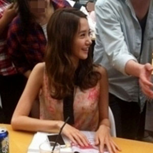 윤아 학생식당 포착 