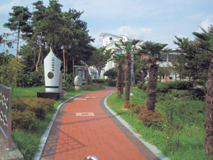 마산문학관 공원 입구. 이 지역 문학의 옛날과 지금을 한눈에 볼 수 있다.