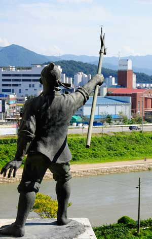 북천이 내려다보이는 상주시 만산동에 임란 전적비가 있다.
