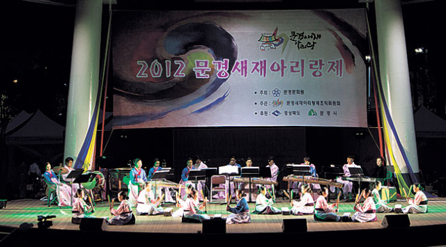 ▲2012문경새재아리랑제 본공연이 22일 저녁 문경 모전공원에서 성황리에 열렸다.