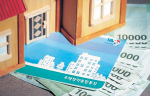 부동산 경기 침체에도 불구하고 청약종합저축은 인기를 끌고 있다. 시중은행 적금 상품보다 높은 금리를 받을 수 있기 때문이다.